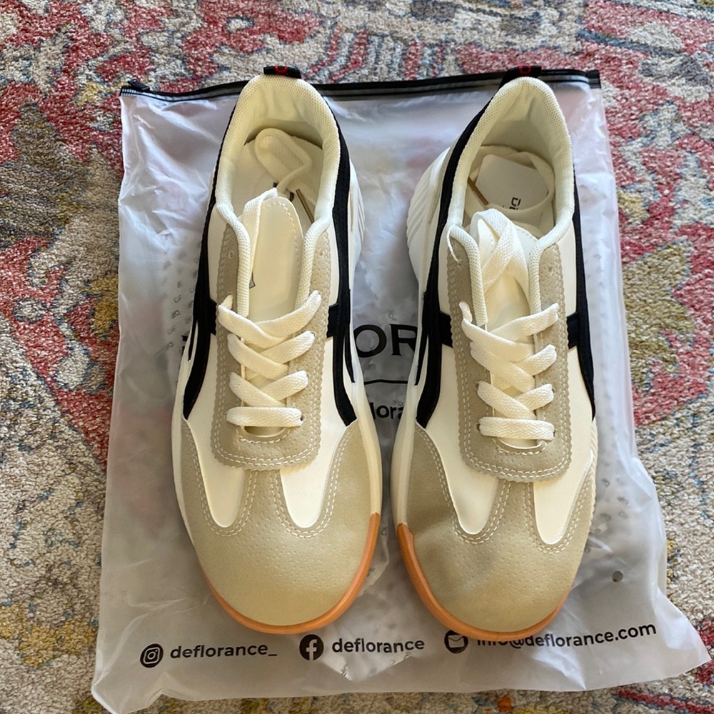 Size 42 De Florance sneakers. Brand new with tags.